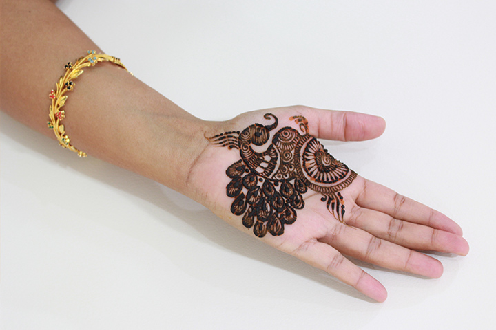 10 Black Mehndi Designs That Will Never Go Out Of Fashion!