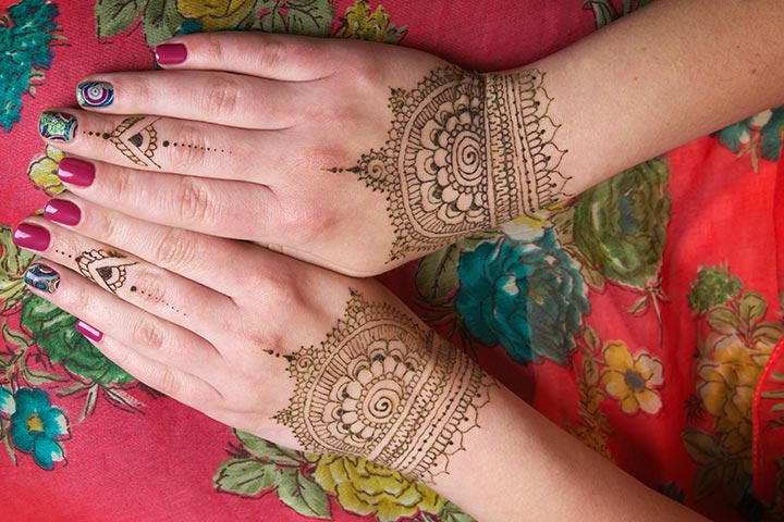 10 Beautiful Bracelet Mehndi Designs That Are Intricately Indian
