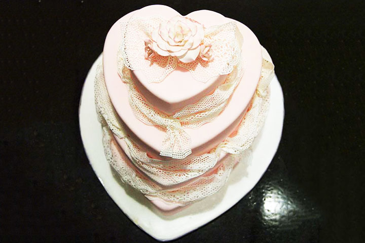 7 Perfectly Delicious Sweet Heart Shaped Wedding Cakes For Your ...