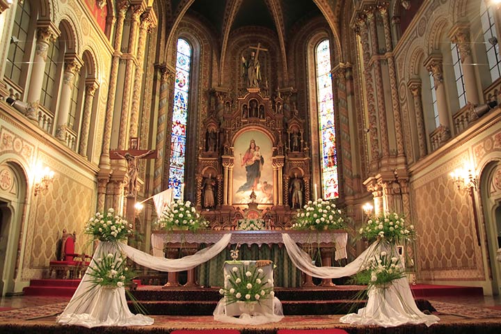 Church Decoration For Wedding