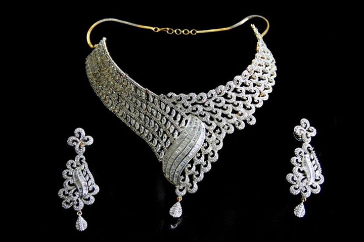 15 Mesmerizing Wedding Necklace Designs You Must Try On